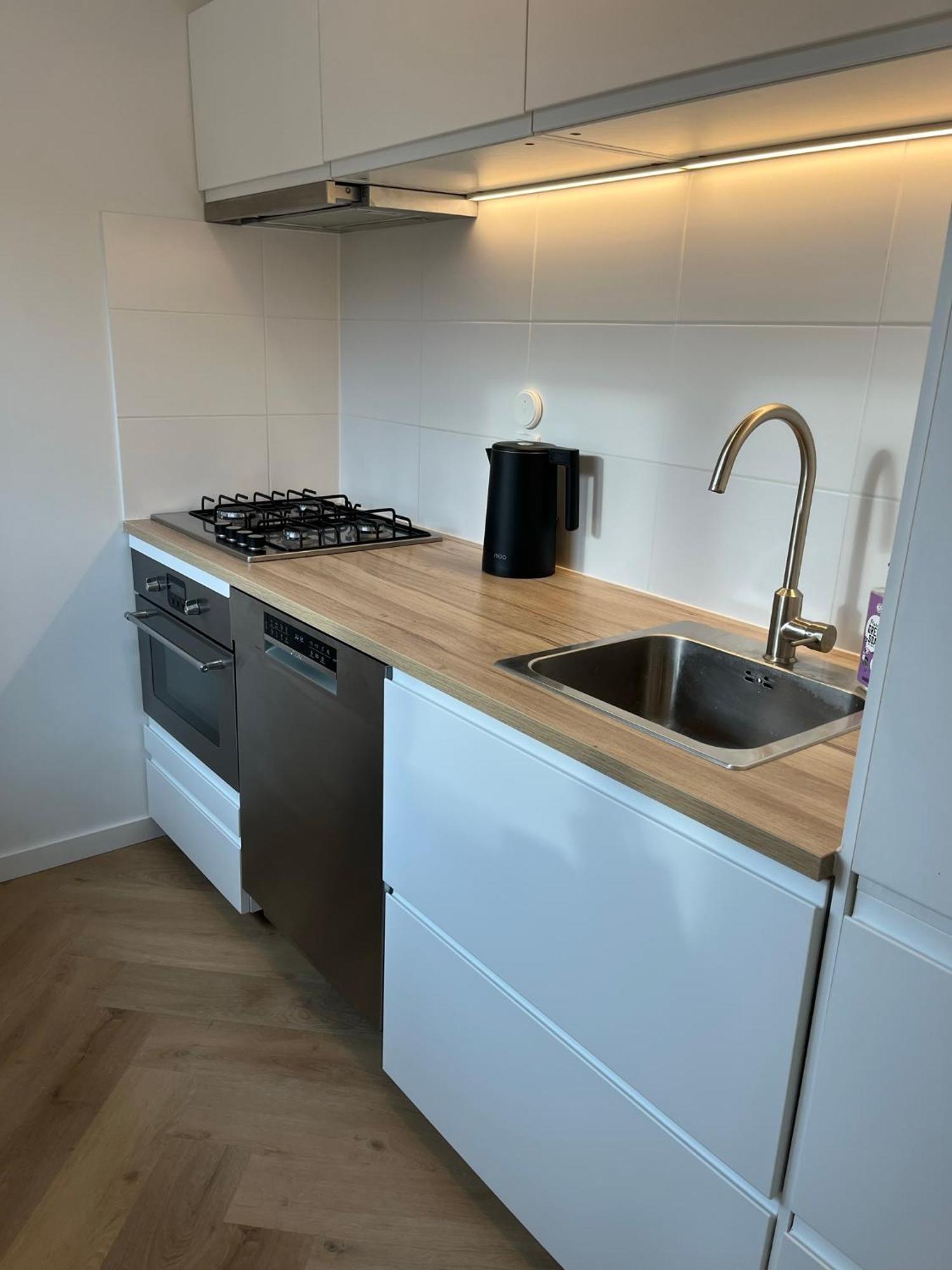 Kahakai Beach House - Unique Outdoor Kitchen - Next To Local Lake And 15 Min. The From Beach Noordwijkerhout Bagian luar foto
