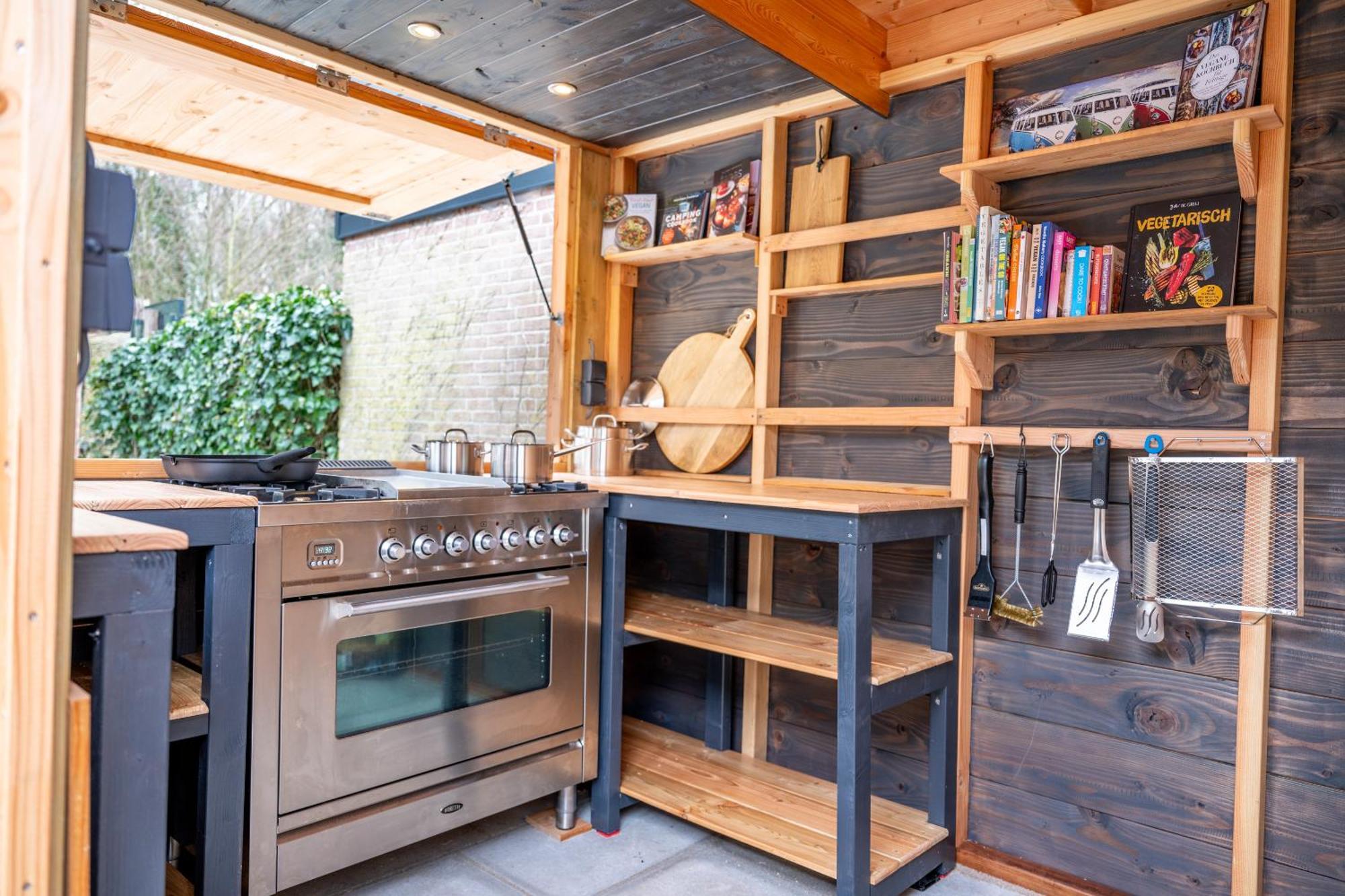 Kahakai Beach House - Unique Outdoor Kitchen - Next To Local Lake And 15 Min. The From Beach Noordwijkerhout Bagian luar foto